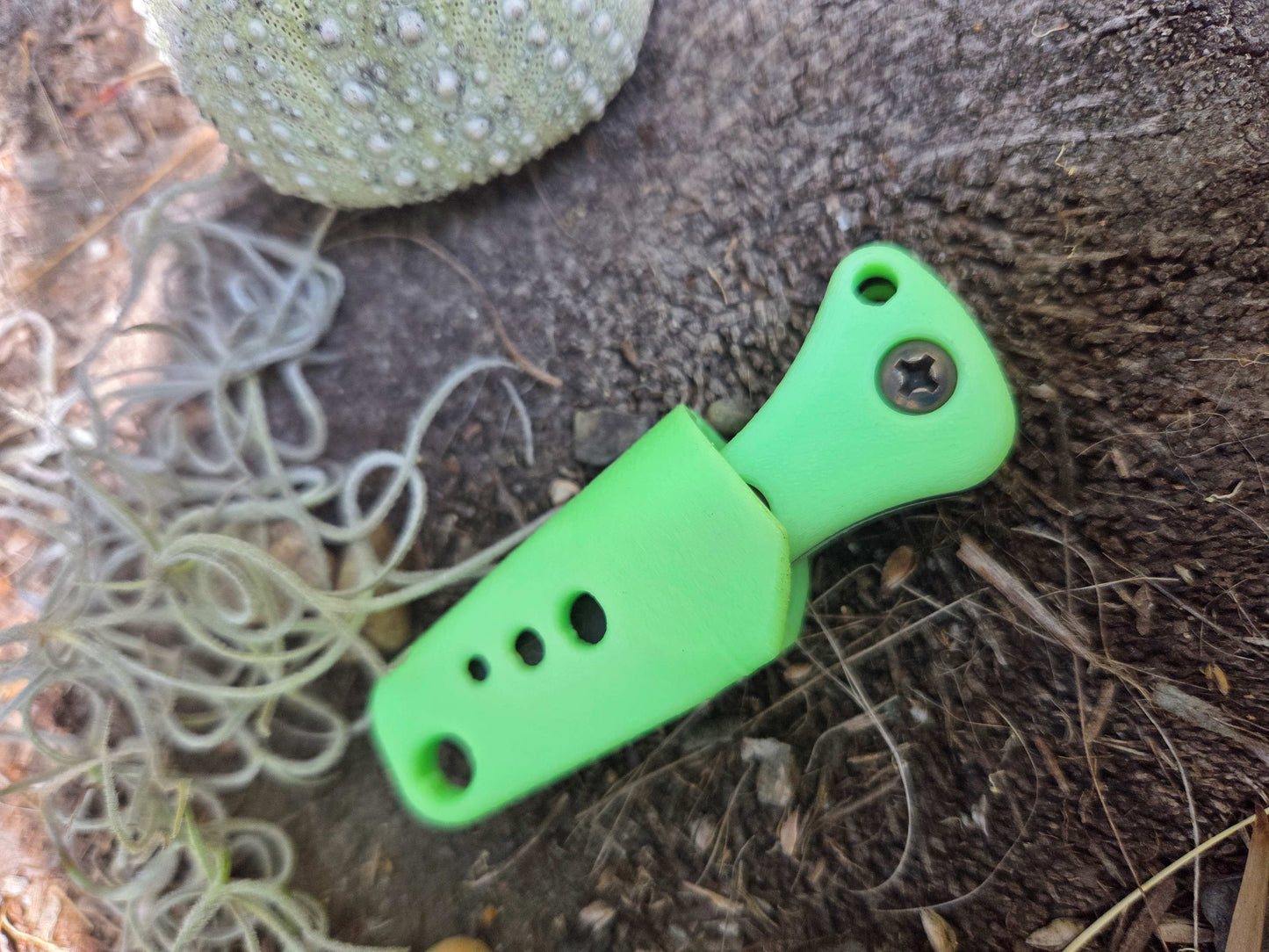 Turner CNC Anchovy DLC coated - Green glow handle Green Glow Sheath