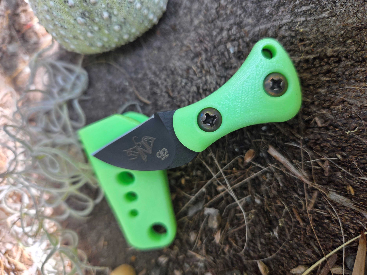 Turner CNC Anchovy DLC coated - Green glow handle Green Glow Sheath