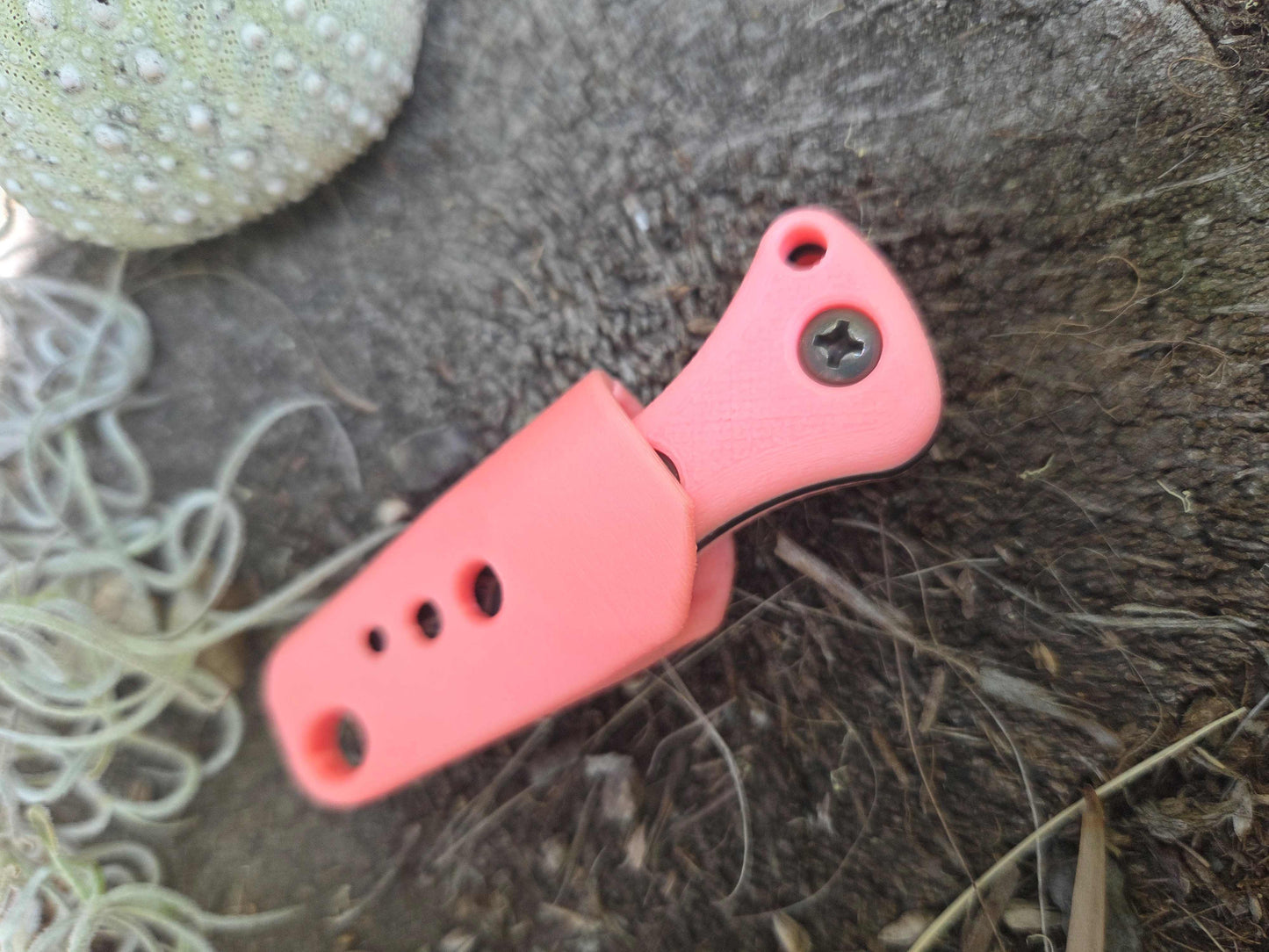 Turner CNC Anchovy DLC coated - Pink glow handle Pink glow sheath